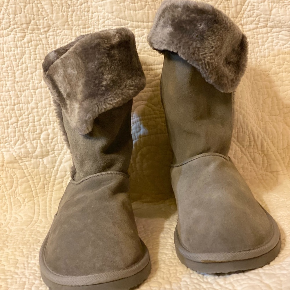 gray women’s faux fur winter  boots size 11